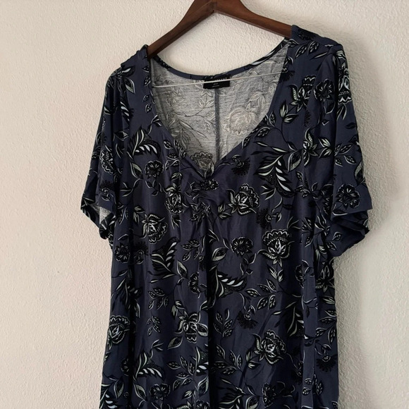 Lane Bryant Plus Size Floral Sweetheart Neck Tunic Tee 22/24 Casual Chic - Picture 3 of 11